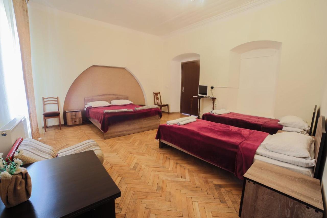 Gh Sanapiro Hotel Телави Екстериор снимка